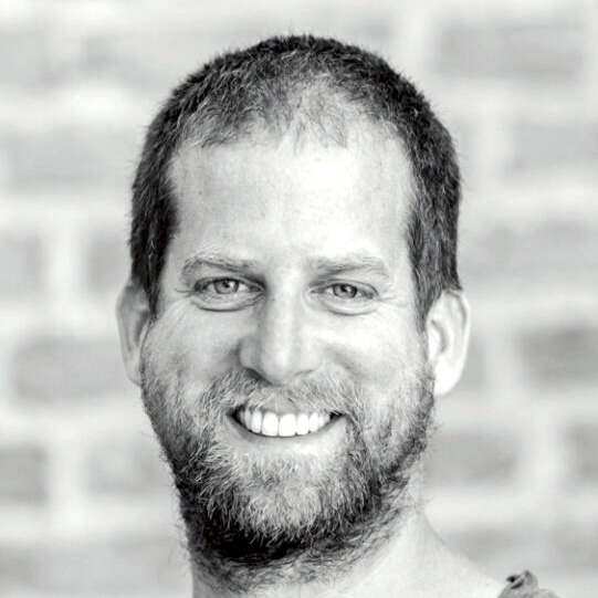 Portret van Hidde Blom, oprichter en eigenaar van Het Theezaakje